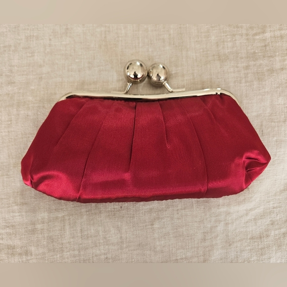 La Regale Red Satin Clutch - Picture 1 of 8